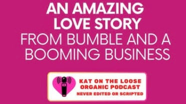 Pink graphic with the text: ‘An amazing love story from Bumble and a booming business,’ featuring Kat on the Loose Organic Podcast. The episode shares the Sleeping Dove founders’ journey behind their eco-friendly, breathable cotton comforter designed for hot sleepers, couples with different temperatures, and people navigating menopause